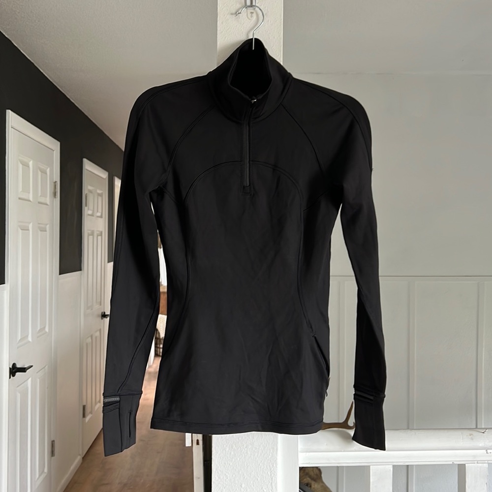 Lululemon black 1/2 zip black jacket size 4 single pocket pleated back